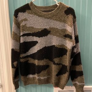 Chunky camo sweater - fits like small (oversized not form fitting)